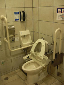 マルイシティ新宿1　8階多目的トイレ