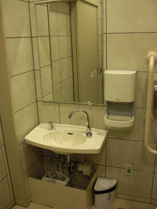 マルイシティ新宿1 8階多目的トイレ