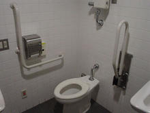 味の素スタジアム 正面ゲート多目的トイレ