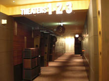 新宿バルト9　9階トイレ前廊下