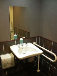 新宿バルト9　13階多目的トイレ