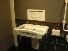 新宿バルト9 13階多目的トイレ