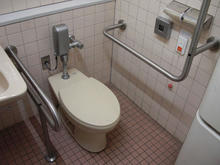 多摩川さくら緑地公衆多目的トイレ