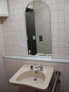 多摩川さくら緑地公衆多目的トイレ