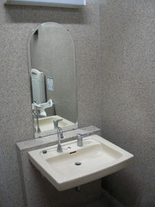 多摩川児童公園多目的トイレ