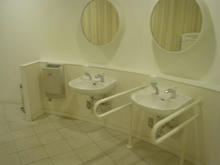 昭和記念公園　花みどり文化センター内トイレ