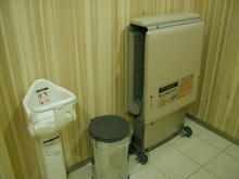 昭和記念公園 花みどり文化センター内多目的トイレ