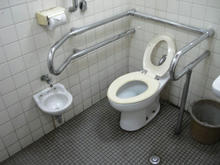 調布駅前多目的トイレ