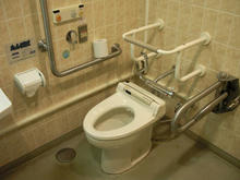 あいとぴあセンター 1階多目的トイレ