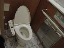 伊勢丹府中店 1階トイレ