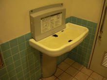 サンドラッグ下石原店　外トイレ