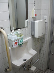 コープ回田店 外トイレ