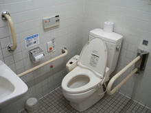 コープ回田店 外多目的トイレ