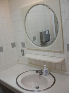 ユニクロ小平鈴木店 外トイレ