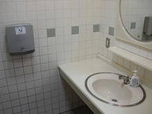 ユニクロ小平鈴木店 外トイレ