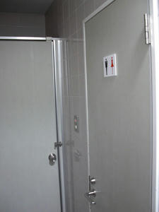 ユニクロ小平鈴木店 外トイレ