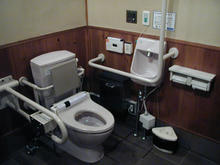 昭和記念公園　コスモスの丘多目的トイレ