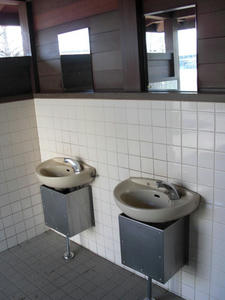 窪東公園トイレ