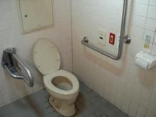 窪東公園多目的トイレ