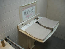 窪東公園多目的トイレ