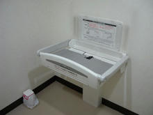 でんきち三鷹本店 1階多目的トイレ