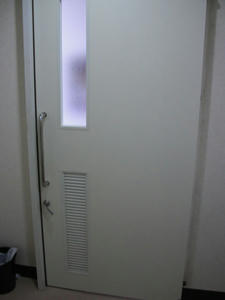 でんきち三鷹本店 1階多目的トイレ