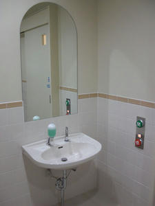 いなげや武蔵野関前店 3階多目的トイレ