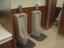 ヴィクトリアゴルフ三鷹野崎店トイレ