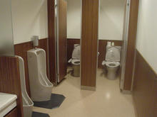 ヴィクトリアゴルフ三鷹野崎店トイレ