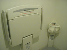 ヴィクトリアゴルフ三鷹野崎店外 2階回廊多目的トイレ