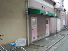 いなげや調布染地店 外トイレ