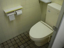 いなげや調布染地店 外トイレ