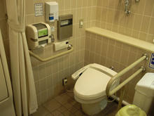 立川タカシマヤ　1階多目的トイレ