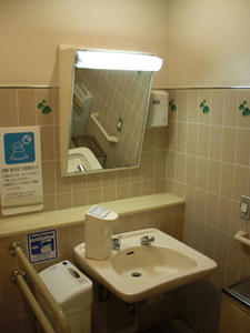 立川タカシマヤ　1階多目的トイレ