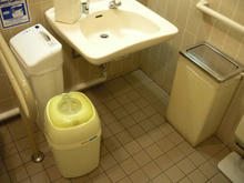 立川タカシマヤ　1階多目的トイレ