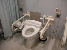 イトーヨーカドー国領店　1階多目的トイレ