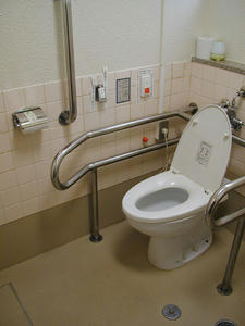 田道住区センター三田分室 1階多目的トイレ