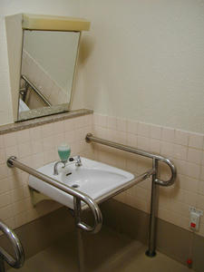 田道住区センター三田分室 1階多目的トイレ