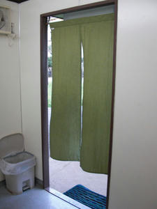 旧岩崎邸庭園　入場口横トイレ