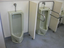 旧岩崎邸庭園　入場口横トイレ