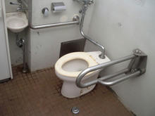 連雀中央公園多目的トイレ