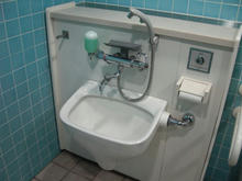 サンドラッグ三鷹牟礼店　外トイレ