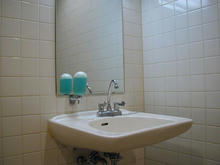 京王プラザホテル多摩　1階メインエントランス多目的トイレ