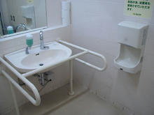 いなげや新座野寺店多目的トイレ