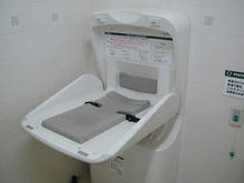 いなげや新座野寺店多目的トイレ