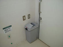 いなげや新座野寺店多目的トイレ