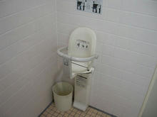 コープ牟礼店多目的トイレ