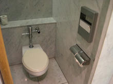 三鷹市芸術文化センター　1階トイレ