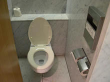 三鷹市芸術文化センター　1階トイレ