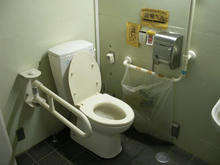 向台市民運動場多目的トイレ